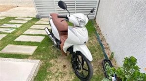 Veja como motos sem CNH viraram tendência no Brasil e conheça modelos econômicos que gastam pouco combustível.