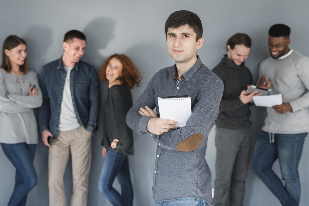 O conceito de otrovert redefine como a identidade se mantém diante da pressão social