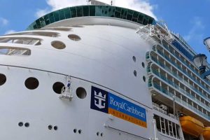 Milionário mora em cruzeiros há 25 anos e revela: 'Já não consigo andar em linha reta'