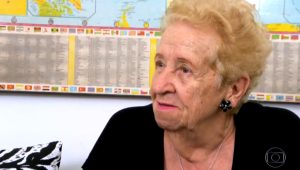 O segredo da felicidade aos 91? “Poder fazer o que quer não tem preço”, diz moradora de Copacabana que vive sozinha há mais de 50 anos