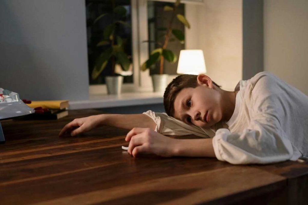 Crianças criadas sem limites se tornam adultos muito competentes em cuidar dos outros, mas incapazes de pedir ajuda para si próprios, segundo pesquisas