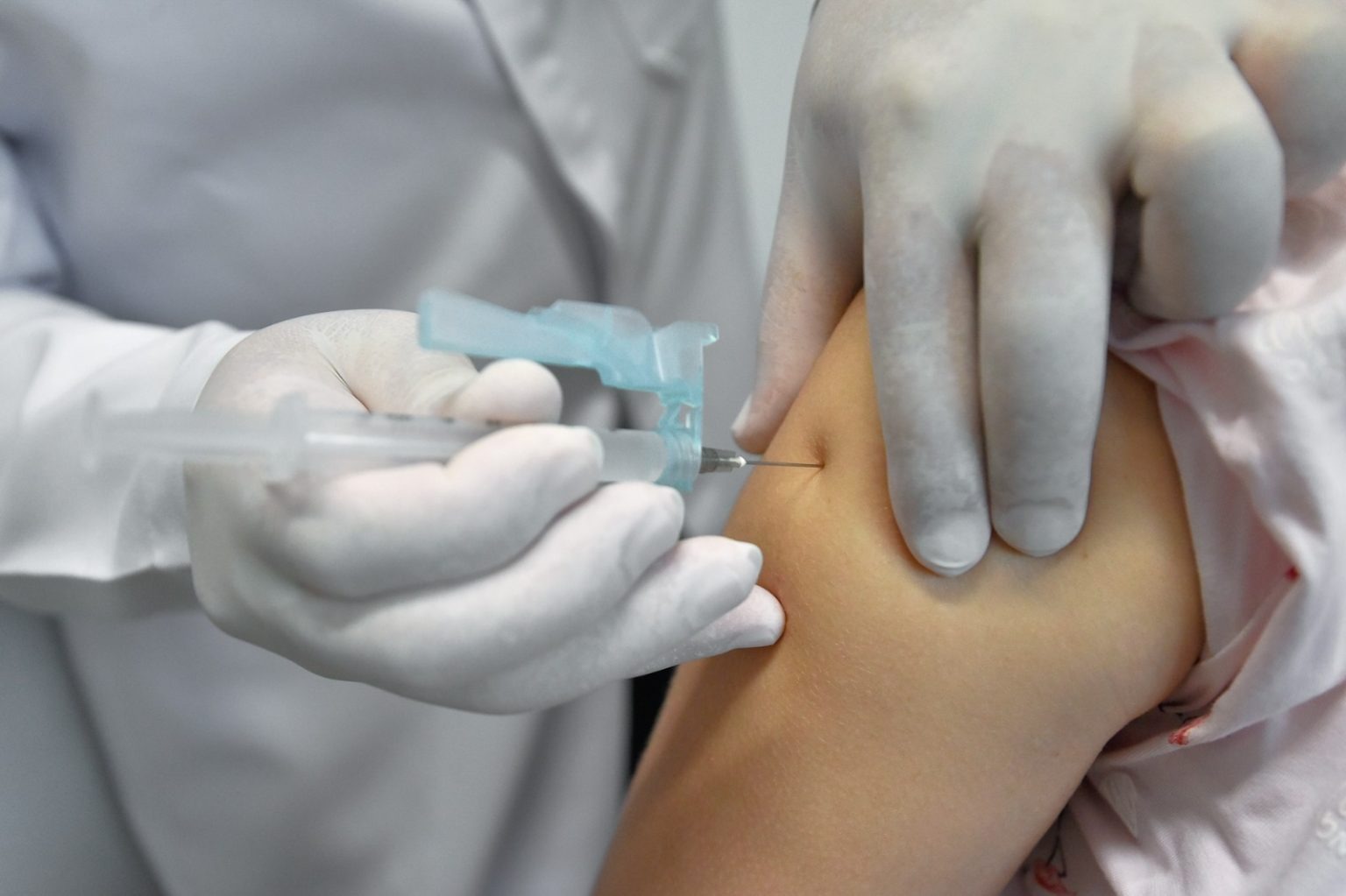 Imagem ilustrativa de aplicação de vacina contra a gripe