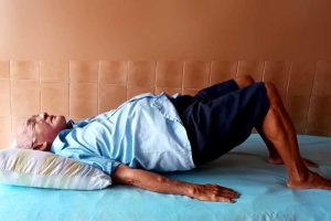 Conheça o teste da ponte que revela se sua força muscular após os 60 anos está acima de 90% das pessoas da mesma idade