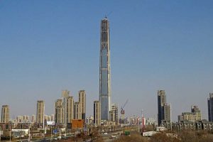 O gigante abandonado: conheça o arranha-céu de 128 andares que virou um “fantasma” de luxo na China