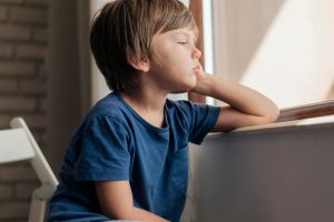 dificuldade em ter amigos próximos pode nascer de experiências dolorosas