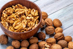 nozes ajudam a proteger o coração e reduzir o colesterol ruim no dia a dia