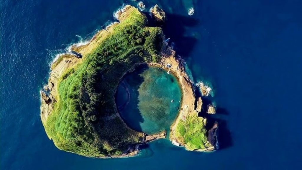 Uma das piscinas naturais mais bonitas do mundo reabre, mas com limite de 400 pessoas por dia