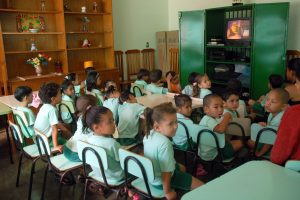 Governo anuncia auxílio de R$ 526 para brasileiros que tem filhos matriculados na escola em 2026