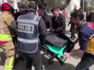 ataque na Turquia mata professor e alunos