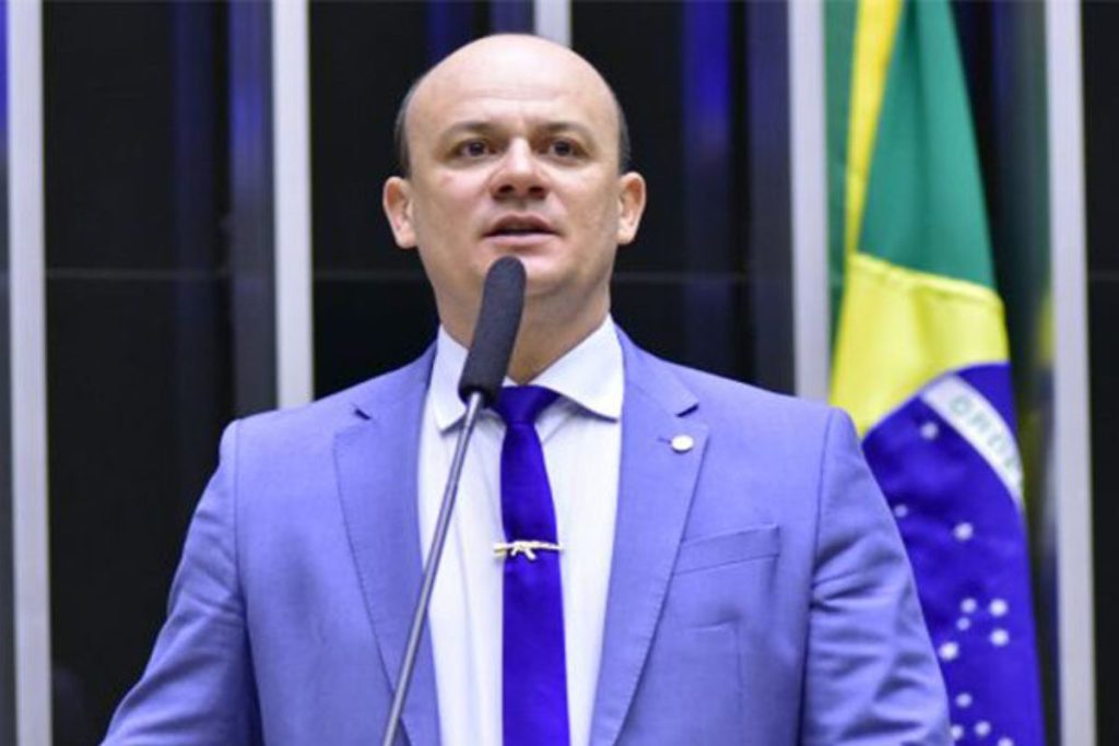 Oposição diz que ministros do STF ameaçam Congresso e busca Fux e Mendonça