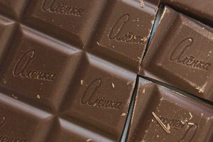 Chocolate vai mudar: Senado aprova lei que altera quantidade mínima de cacau nos chocolates