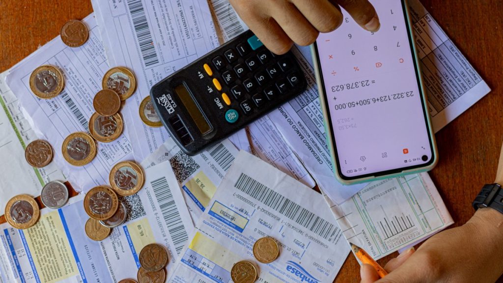 Novo programa do governo pode permitir renegociar dívidas com juros de até 1,99% ao mês e descontos de até 90% para brasileiros.