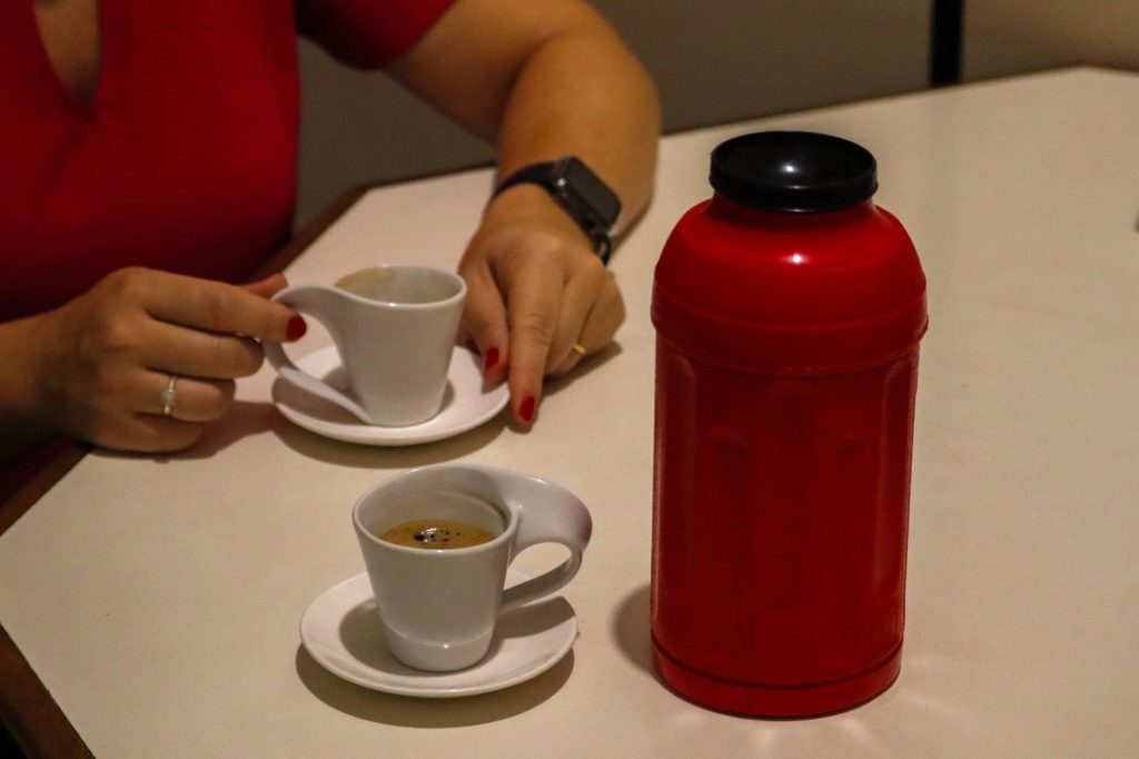 Café pela manhã pode proteger o coração e contribuir para a longevidade