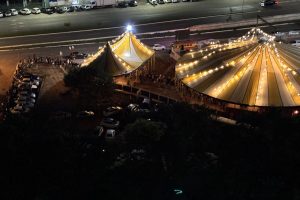 Descarga elétrica danificou equipamentos e público relatou espera de mais de uma hora para o início do show