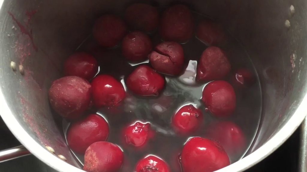 Não é fervendo: veja como preparar beterraba corretamente e preservar nutrientes, sabor e benefícios para a saúde.