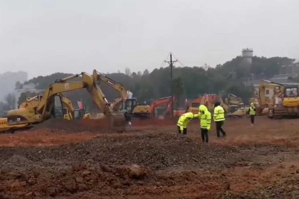 Conheça o hospital construído pela China em tempo recorde: 1.000 leitos ficaram prontos em apenas 10 dias