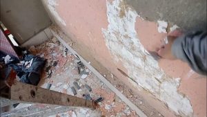 Veja como recuperar parede estufando e descascando com técnica simples e barata usada por pedreiros.