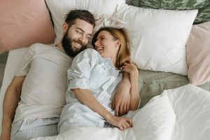 O que significa peidar ao lado do namorado