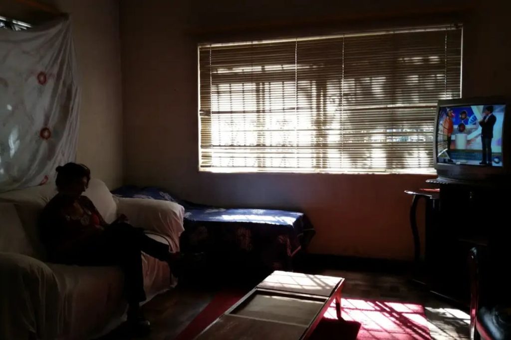 pessoas morando sozinhas