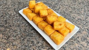 A mandioca frita ganha destaque como alternativa prática e saborosa para substituir a batata no dia a dia