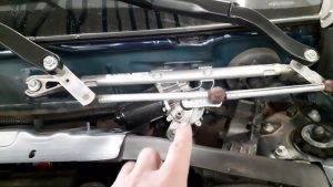 Barulho no limpador do carro? Veja como acabar com isso em poucos minutos