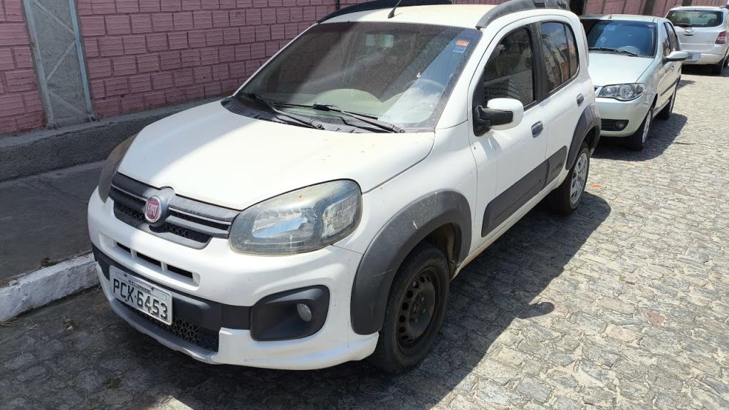 Veja quais carros podem ser mantidos com salário de R$ 2.500 e quais modelos têm manutenção mais barata, segundo especialista.