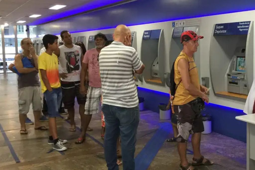 Advogado mostra passo a passo do que fazer quando alguém sacar dinheiro da sua conta sem autorização