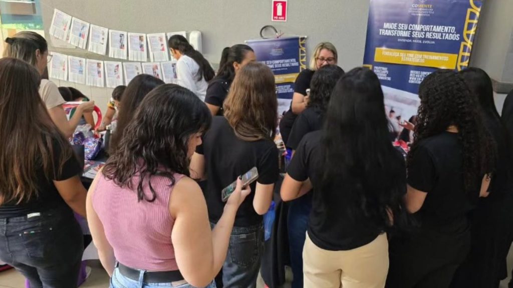 Feirão de empregos promovido pela UNIALFA reúne chances em empresas consolidadas.