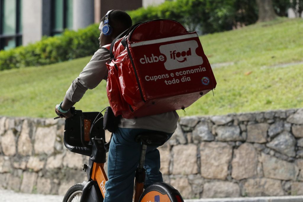 iFood libera benefício grátis com desconto nos pedidos para professores de todo o Brasil