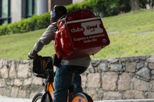 iFood libera benefício grátis com desconto nos pedidos para professores de todo o Brasil