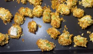 O quiabo empanado ganha textura crocante e sabor irresistível