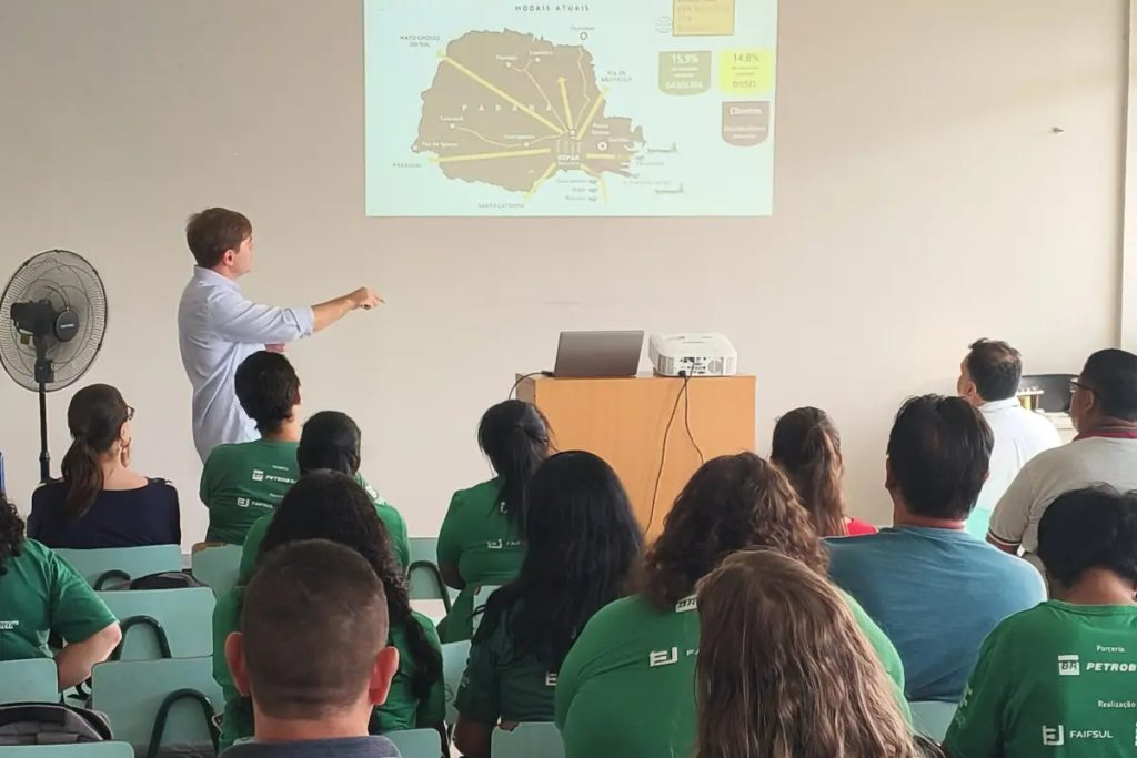 Oportunidade de emprego: Petrobras abre programa gratuito com cursos e bolsa de até R$ 858 para brasileiros