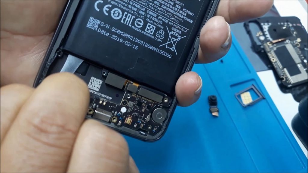 Novas regras exigem celulares com bateria removível, e usuários poderão trocar a peça em casa, sem gastar com assistência a partir de 2027