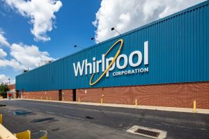Whirlpool fecha fábrica na Argentina e investe R$ 200 milhões no Brasil para transformar unidade em polo industrial.