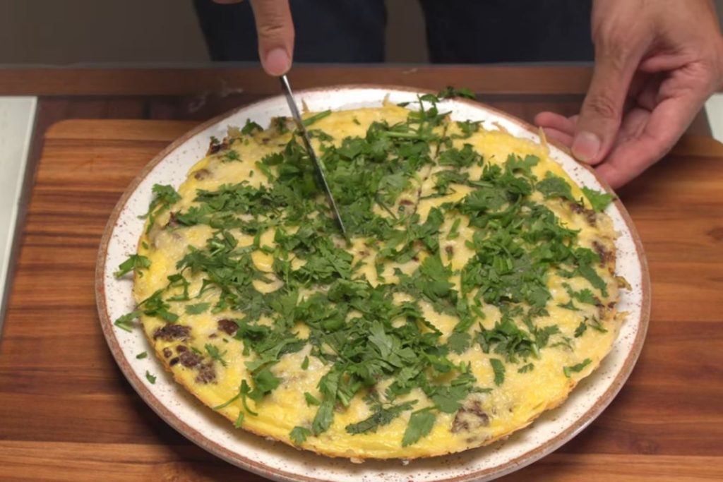 Veja como fazer uma receita diferente com carne moída, ovos e queijo para sair do óbvio e variar o cardápio.