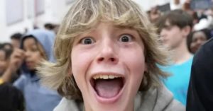 O que é o famoso meme do momento "Six Seven"(ou 6-7)? Está em alta entre a geração Alpha e muita gente não sabe o que significa