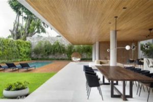 Conheça a mansão de 1.104 m² de Michel Teló avaliada por R$ 15 milhões, com cinema privativo, boate no subsolo e 9 banheiros