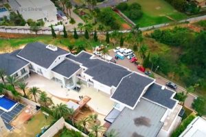 Com ilha particular e do tamanho de um hotel 5 estrelas: a mansão cinematográfica do apresentador da globo em São Paulo