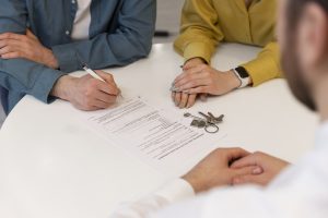 Veja quando o proprietário não pode cobrar caução do inquilino e entenda as regras da Lei do Inquilinato.