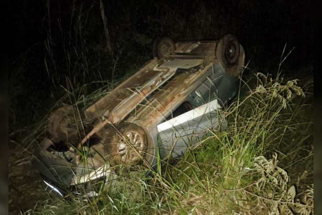 Motorista é resgatada por sargento após carro capotar na GO-225, entre Pirenópolis e Corumbá