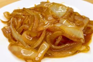 melhor forma de fazer cebola caramelizada