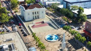 Conheça a história do Acre, estado brasileiro que passou por revoltas, disputa territorial e chegou a viver uma breve experiência independente.