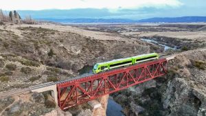 Conheça o trem que cruza a Argentina dos Andes ao oceano e oferece uma das viagens mais incríveis pela Patagônia