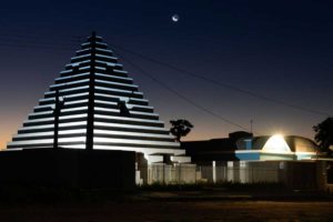 A cidade “secreta” a 100 km de Campo Grande conhecida por fenômenos extraterrestres, com construções geométricas e observatório próprio