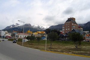 A cidade do fim do mundo fica ao lado do Brasil, não exige passaporte e tem temperaturas que raramente passam de 10°C