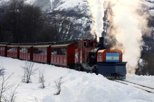 O passeio mais impressionante do mundo: o Trem do Fim do Mundo cruza 7 km da Patagônia com paisagens de tirar o fôlego e dura 1 hora