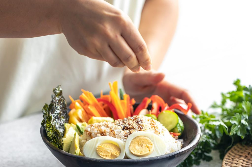 Plano de 7 dias sem açúcar baseado na dieta mediterrânea combina equilíbrio e estratégia para favorecer a perda de peso