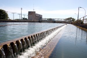 Estudo da UEG detecta superbactérias em rios e estações de esgoto em Anápolis e Goiânia