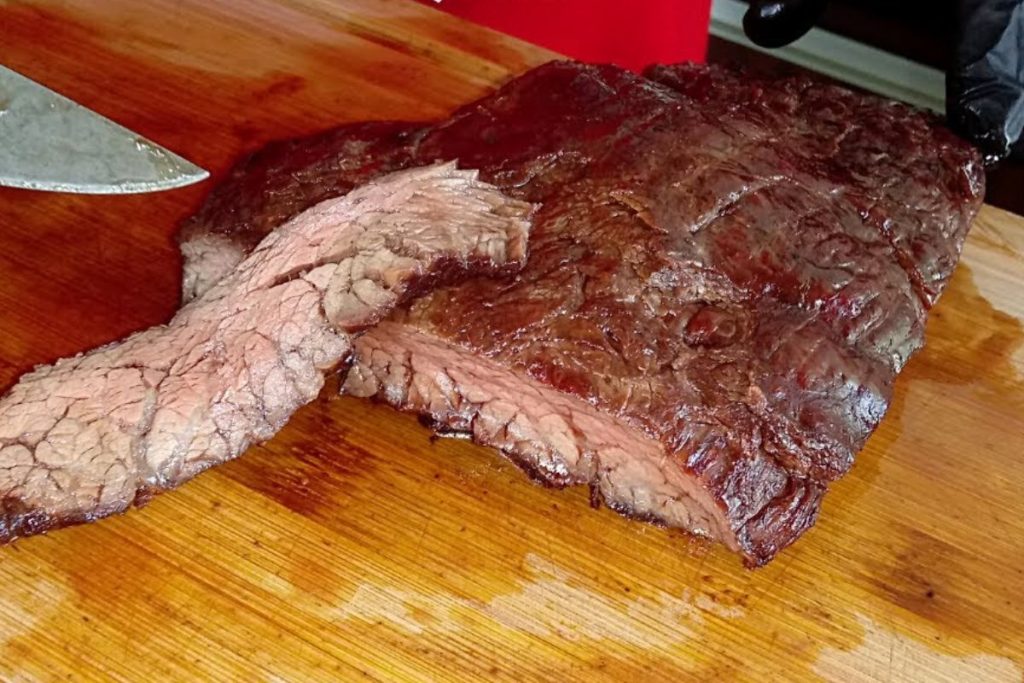 Descubra qual é o corte de carne que açougueiros usam no churrasco e que fica mais macio e suculento que picanha.