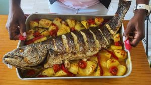 Descubra qual peixe barato pode substituir a tilápia, com mais sabor e ideal para fazer na frigideira sem grudar.